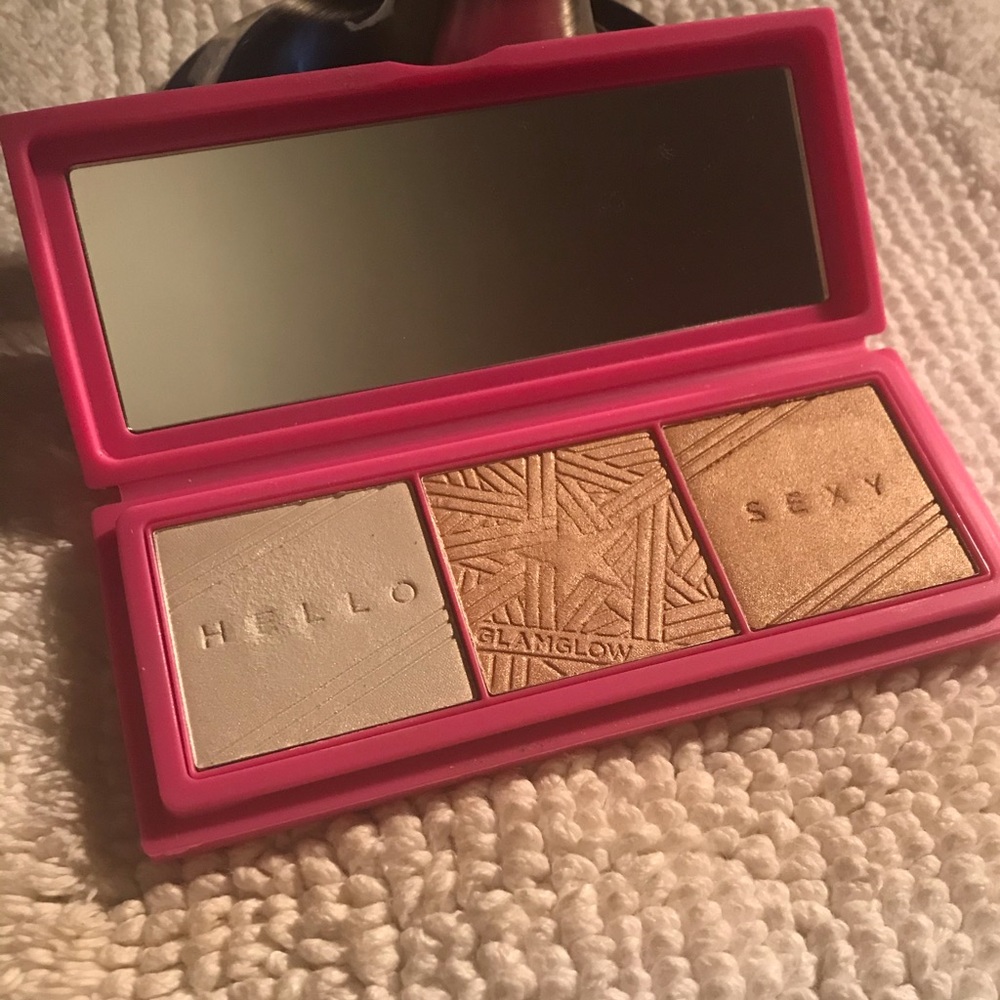 GlamGlow: Glow Powder Highlighter Palette